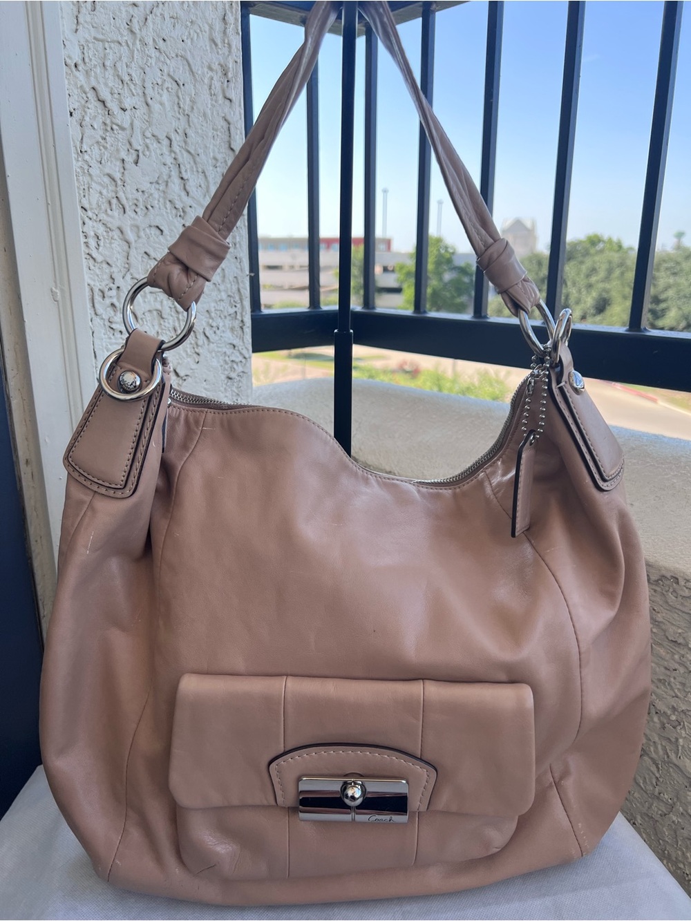 Coach Kristin Hobo bag in Beige Leather XL